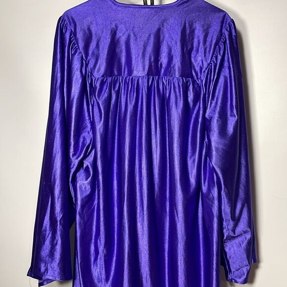 Purple graduation gown - Picture 7 of 9